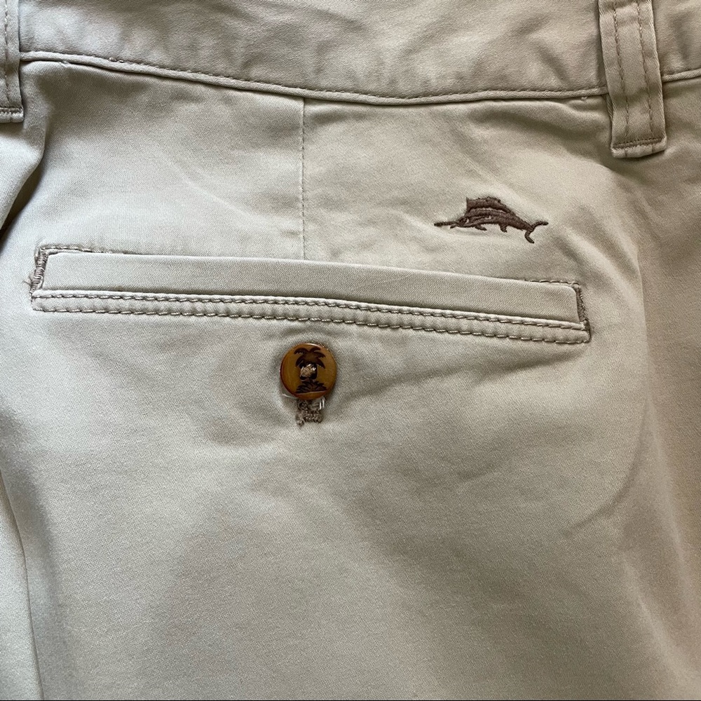 Tommy Bahama Khaki Shorts with Parrot - 34 - Picture 4 of 7